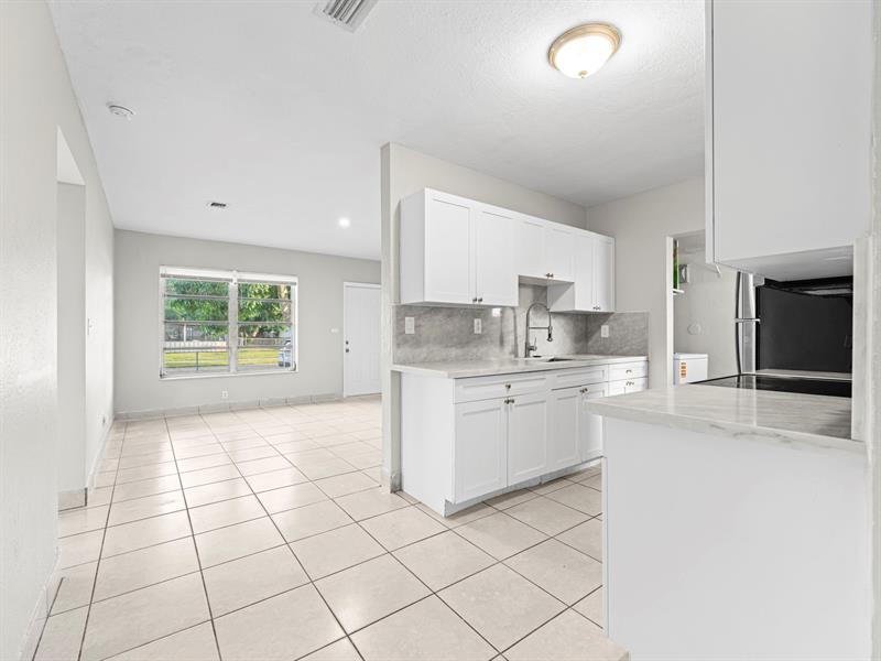 Image 7 of 31 For 21200 12th Ct