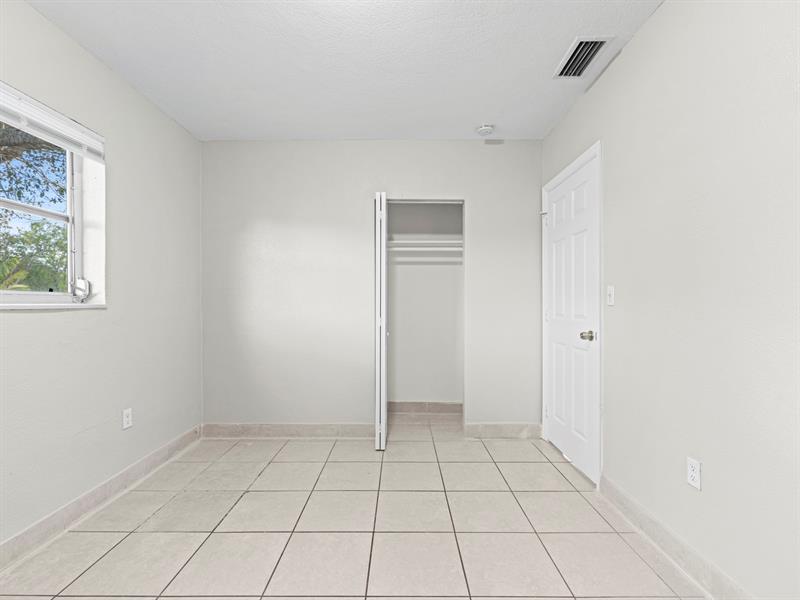 Image 8 of 31 For 21200 12th Ct