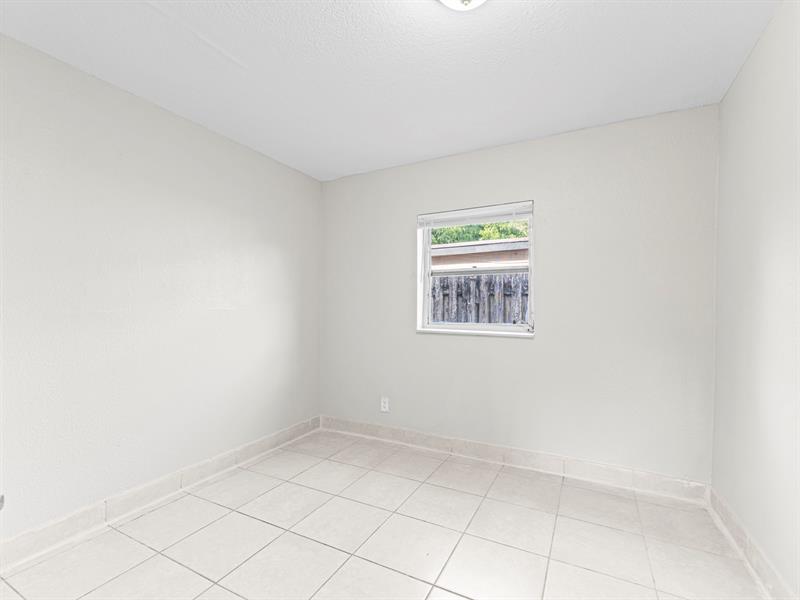 Image 9 of 31 For 21200 12th Ct