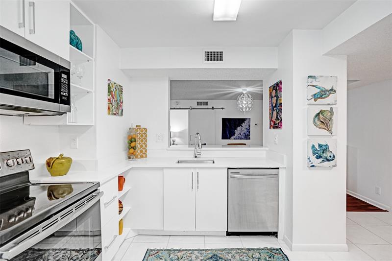 Image 10 of 33 For 12131 Royal Palm Blvd  #2e