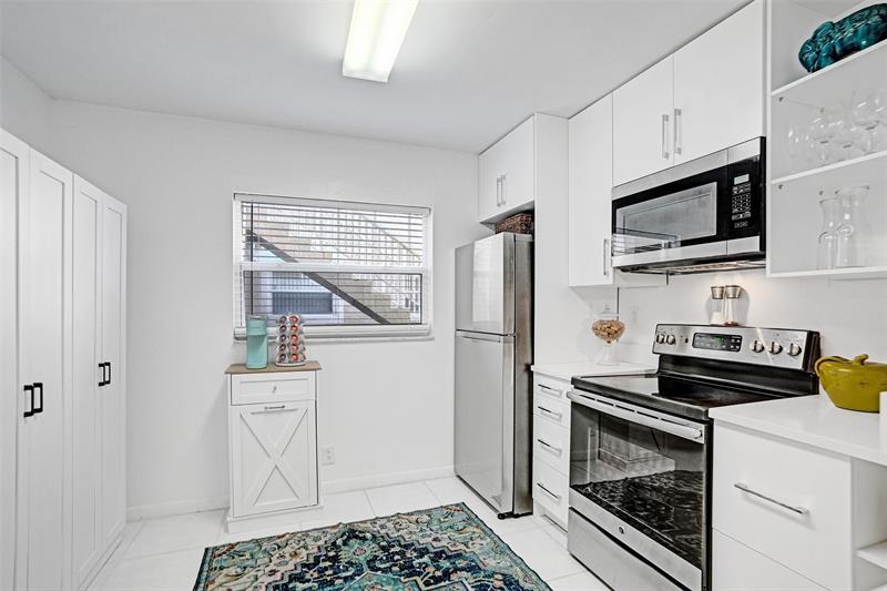 Image 11 of 33 For 12131 Royal Palm Blvd  #2e