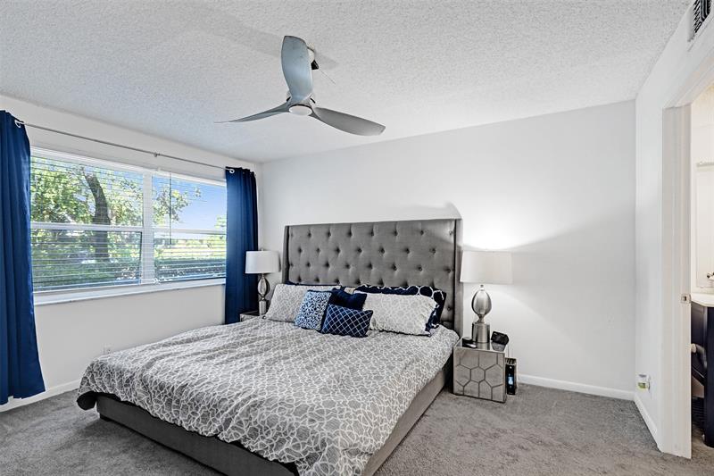 Image 13 of 33 For 12131 Royal Palm Blvd  #2e