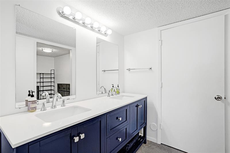 Image 17 of 33 For 12131 Royal Palm Blvd  #2e