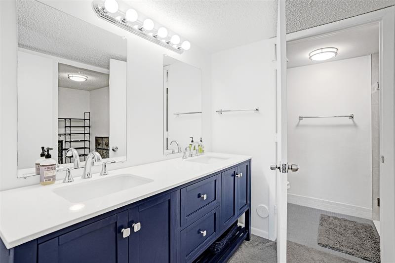 Image 18 of 33 For 12131 Royal Palm Blvd  #2e