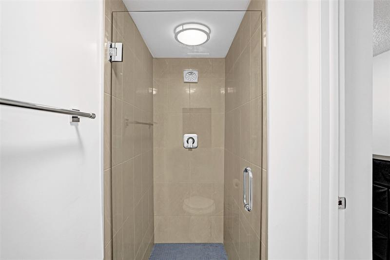 Image 20 of 33 For 12131 Royal Palm Blvd  #2e