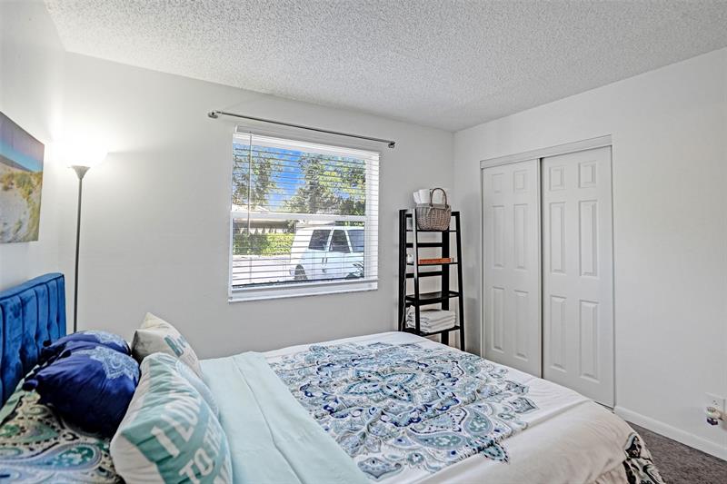 Image 21 of 33 For 12131 Royal Palm Blvd  #2e