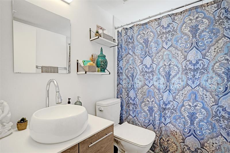 Image 24 of 33 For 12131 Royal Palm Blvd  #2e