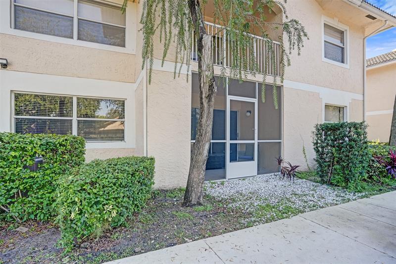 Image 29 of 33 For 12131 Royal Palm Blvd  #2e