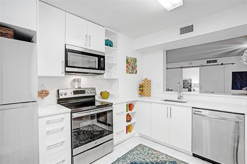 Image 9 of 33 For 12131 Royal Palm Blvd  #2e