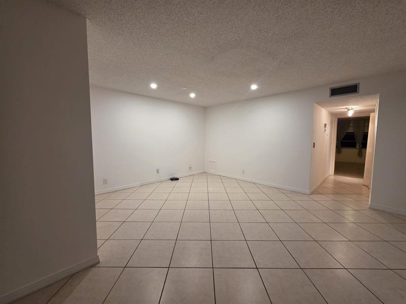 Image 10 of 29 For 5073 Lakefront Blvd  C