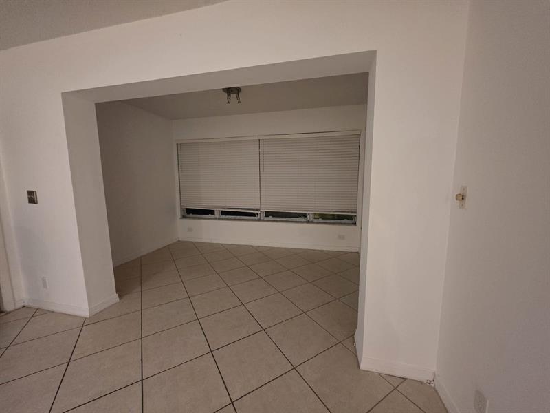 Image 11 of 29 For 5073 Lakefront Blvd  C