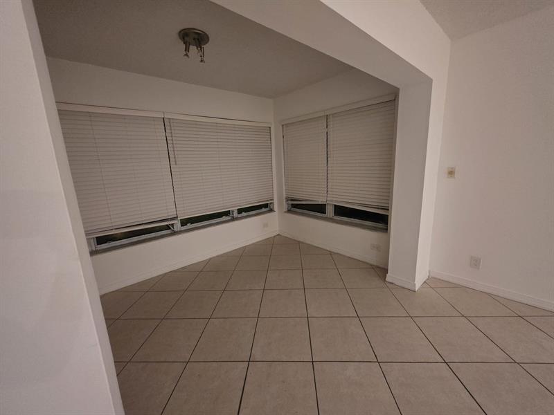 Image 12 of 29 For 5073 Lakefront Blvd  C