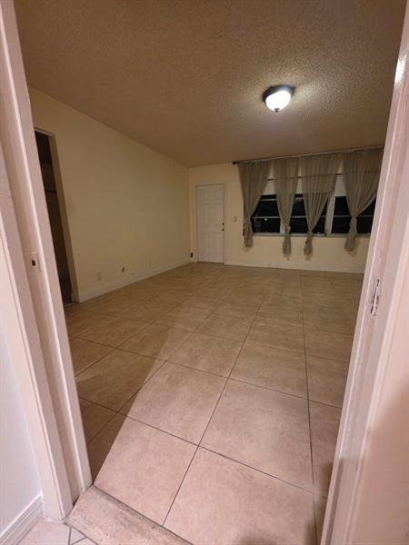 Image 14 of 29 For 5073 Lakefront Blvd  C