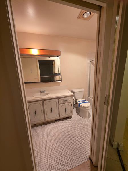 Image 19 of 29 For 5073 Lakefront Blvd  C