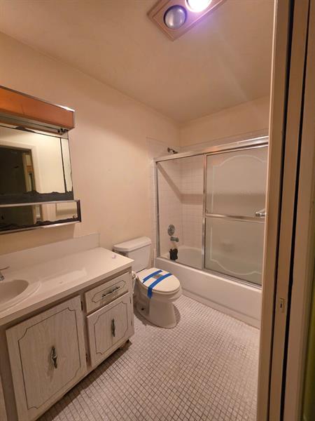 Image 20 of 29 For 5073 Lakefront Blvd  C