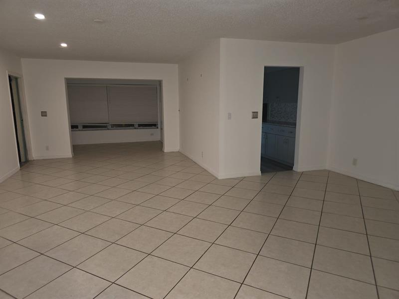 Image 5 of 29 For 5073 Lakefront Blvd  C