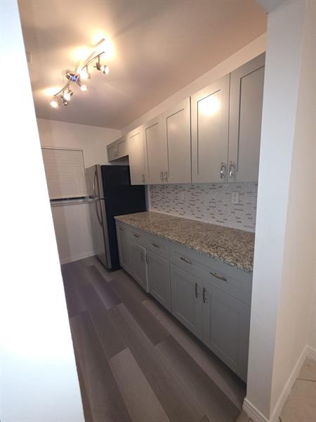 Image 6 of 29 For 5073 Lakefront Blvd  C