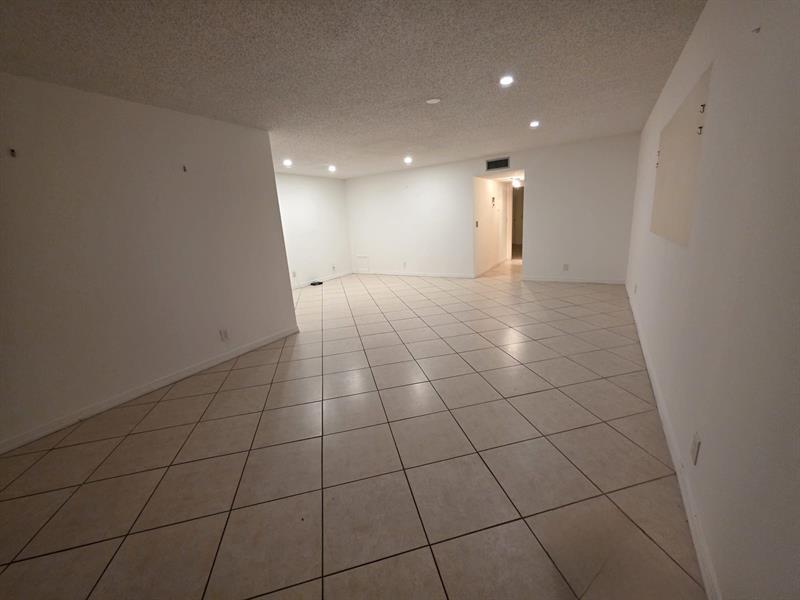 Image 8 of 29 For 5073 Lakefront Blvd  C