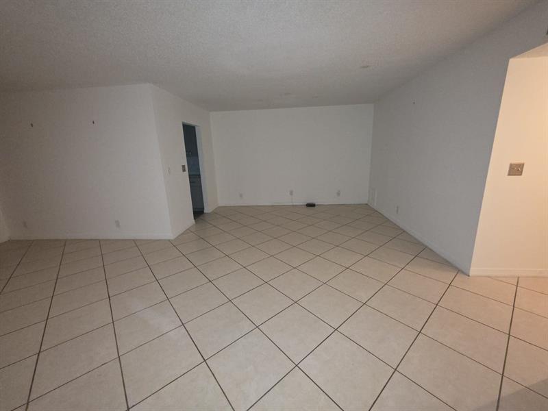 Image 9 of 29 For 5073 Lakefront Blvd  C