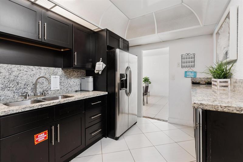 Image 11 of 25 For 4001 Ocean Dr  14d