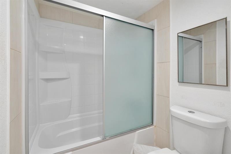 Image 17 of 25 For 4001 Ocean Dr  14d