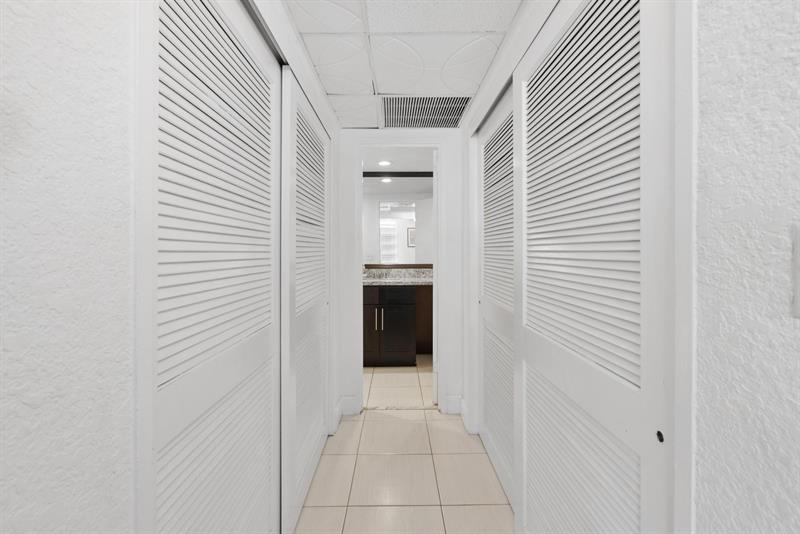 Image 19 of 25 For 4001 Ocean Dr  14d