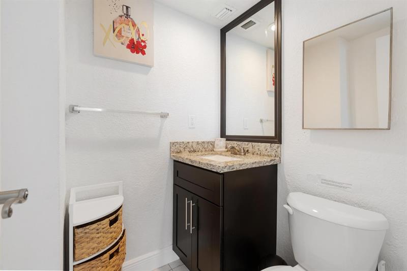 Image 20 of 25 For 4001 Ocean Dr  14d