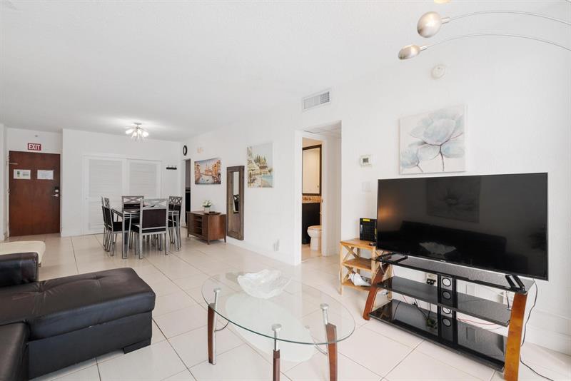 Image 8 of 25 For 4001 Ocean Dr  14d