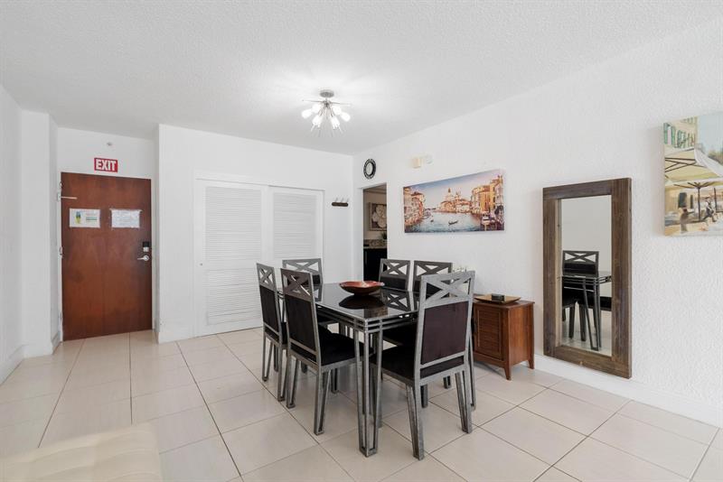 Image 9 of 25 For 4001 Ocean Dr  14d