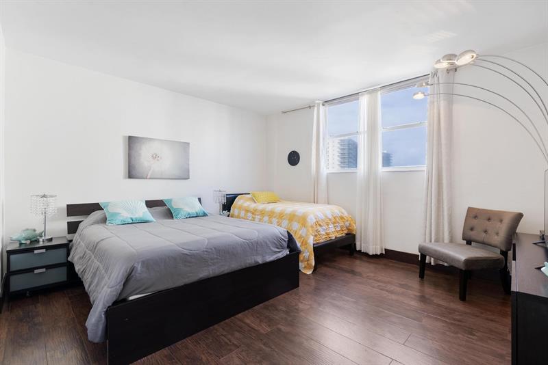 Image 11 of 23 For 4001 Ocean Dr 8e