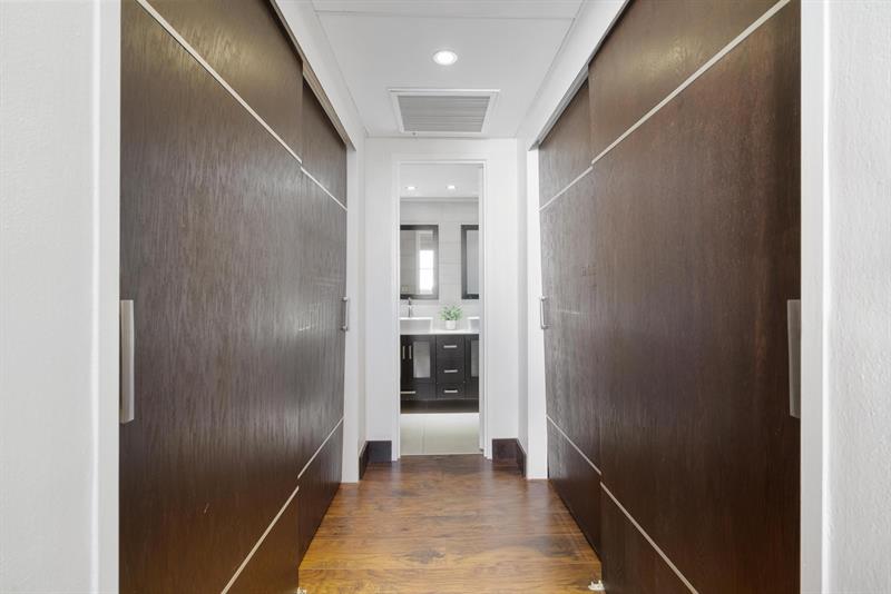 Image 16 of 23 For 4001 Ocean Dr 8e