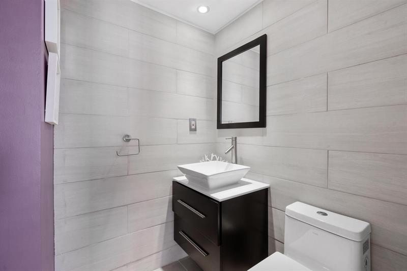 Image 18 of 23 For 4001 Ocean Dr 8e