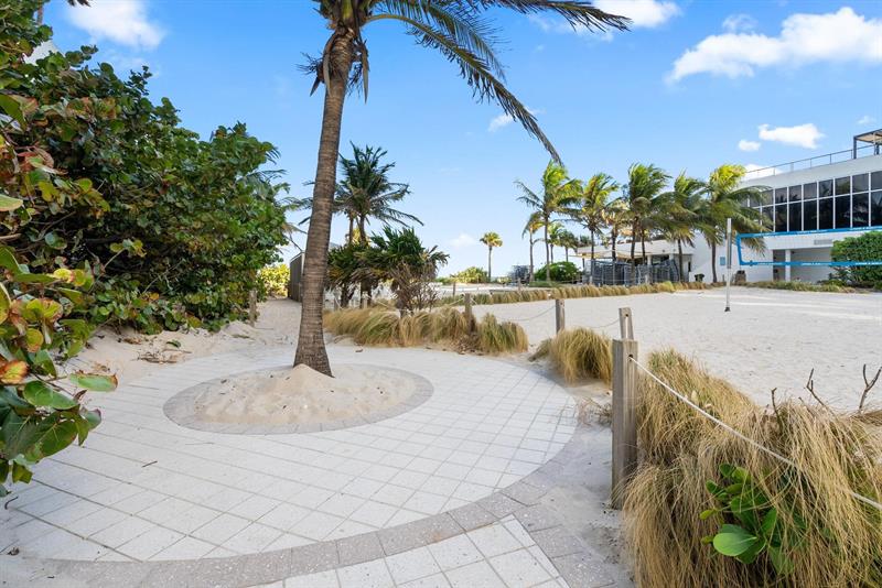 Image 19 of 23 For 4001 Ocean Dr 8e