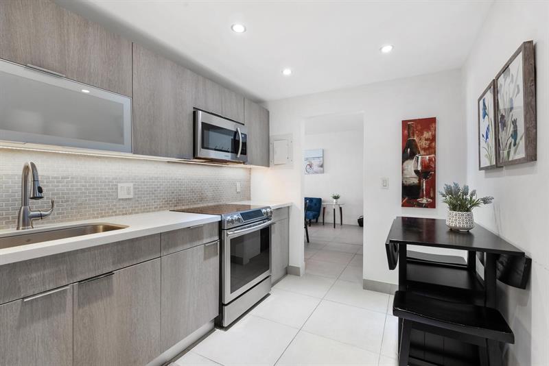 Image 5 of 23 For 4001 Ocean Dr 8e