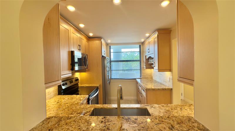 Image 10 of 24 For 1516 Whitehall Dr  303