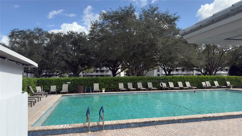 Image 22 of 24 For 1516 Whitehall Dr  303