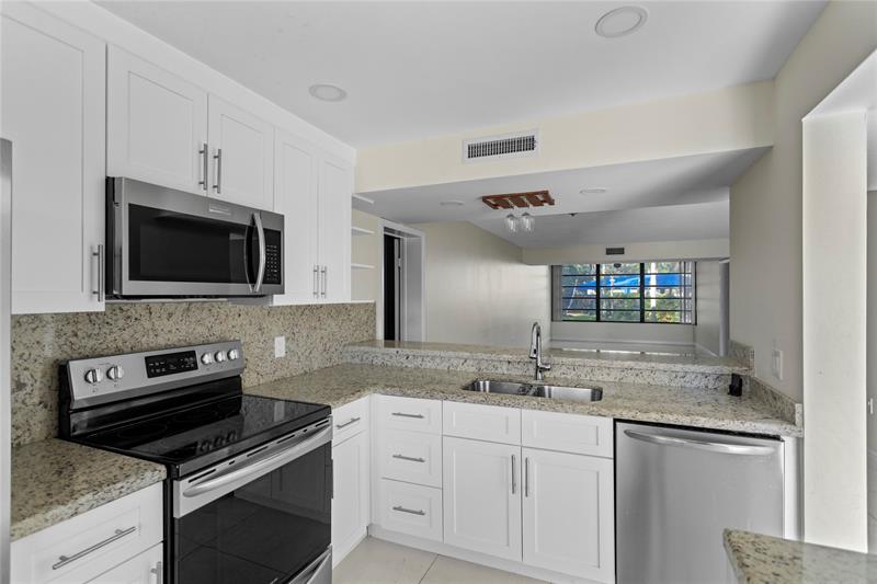 Image 21 of 56 For 1719 Whitehall Dr