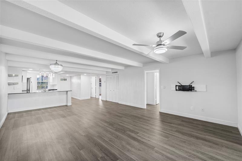 Image 13 of 32 For 10120 Boca Entrada Blvd  409