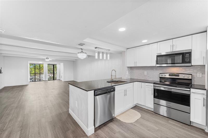 Image 2 of 32 For 10120 Boca Entrada Blvd  409