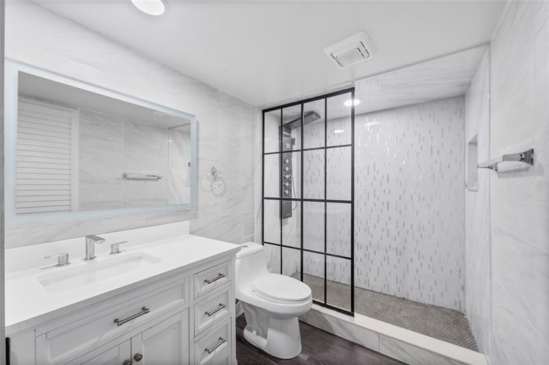 Image 20 of 32 For 10120 Boca Entrada Blvd  409