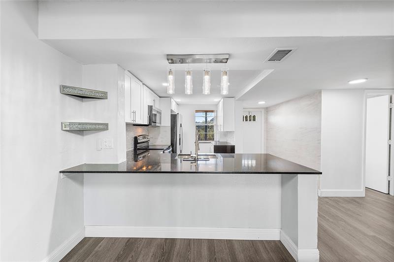 Image 4 of 32 For 10120 Boca Entrada Blvd  409