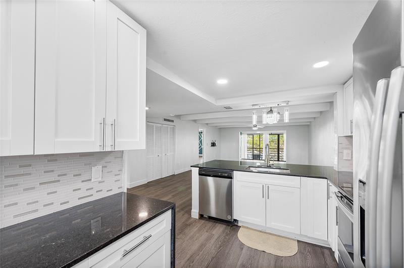 Image 7 of 32 For 10120 Boca Entrada Blvd  409