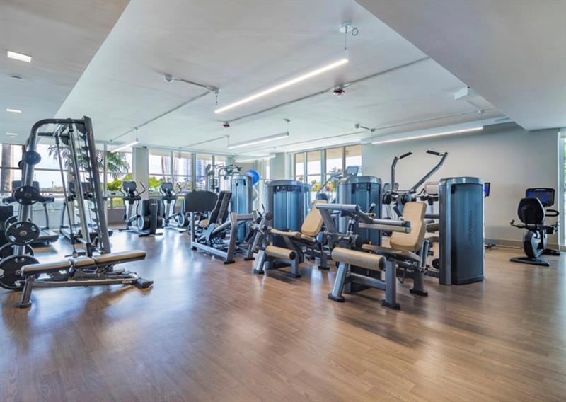 Image 7 of 37 For 10 Venetian Way  502