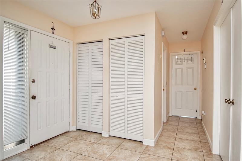 Image 24 of 64 For 381 Ottawa Ct