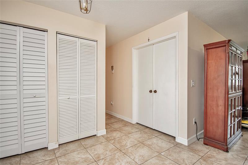 Image 25 of 64 For 381 Ottawa Ct