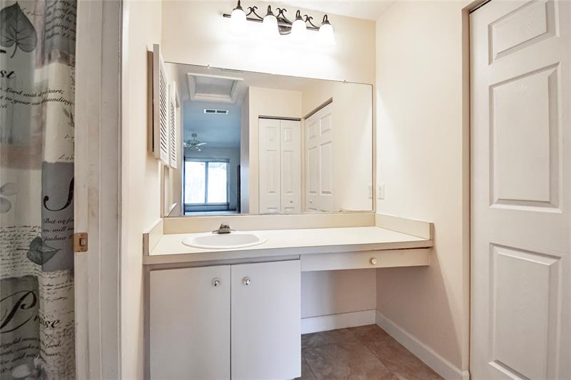 Image 28 of 64 For 381 Ottawa Ct