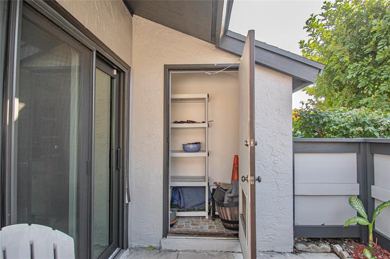 Image 39 of 64 For 381 Ottawa Ct