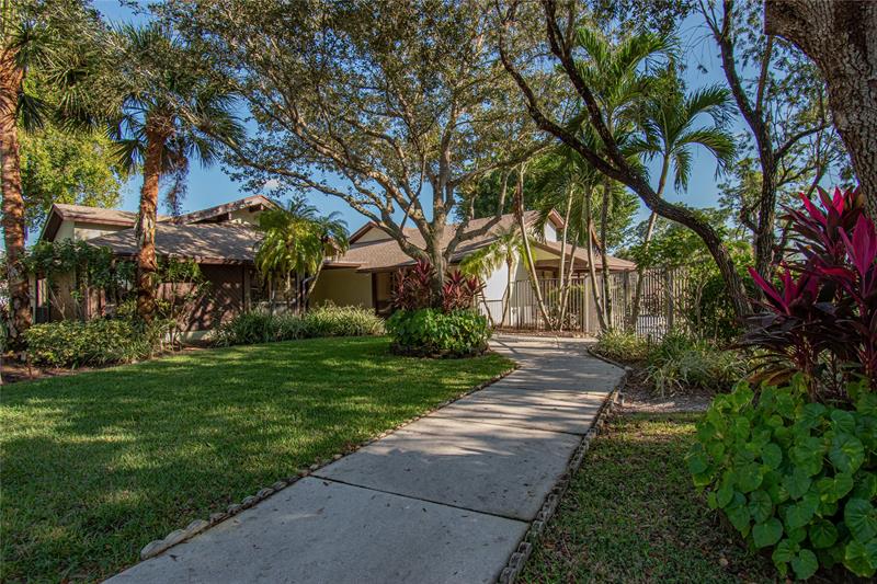 Image 40 of 64 For 381 Ottawa Ct