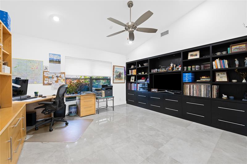 Image 15 of 41 For 11043 Boca Woods Ln