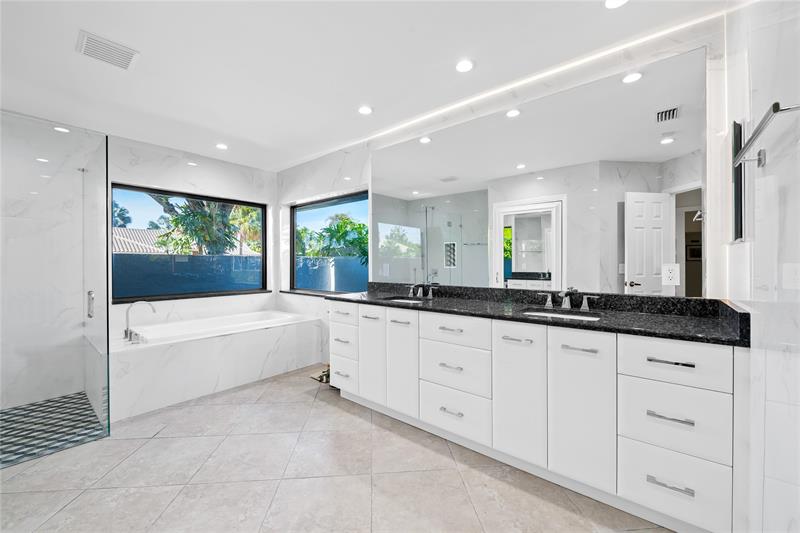 Image 19 of 41 For 11043 Boca Woods Ln